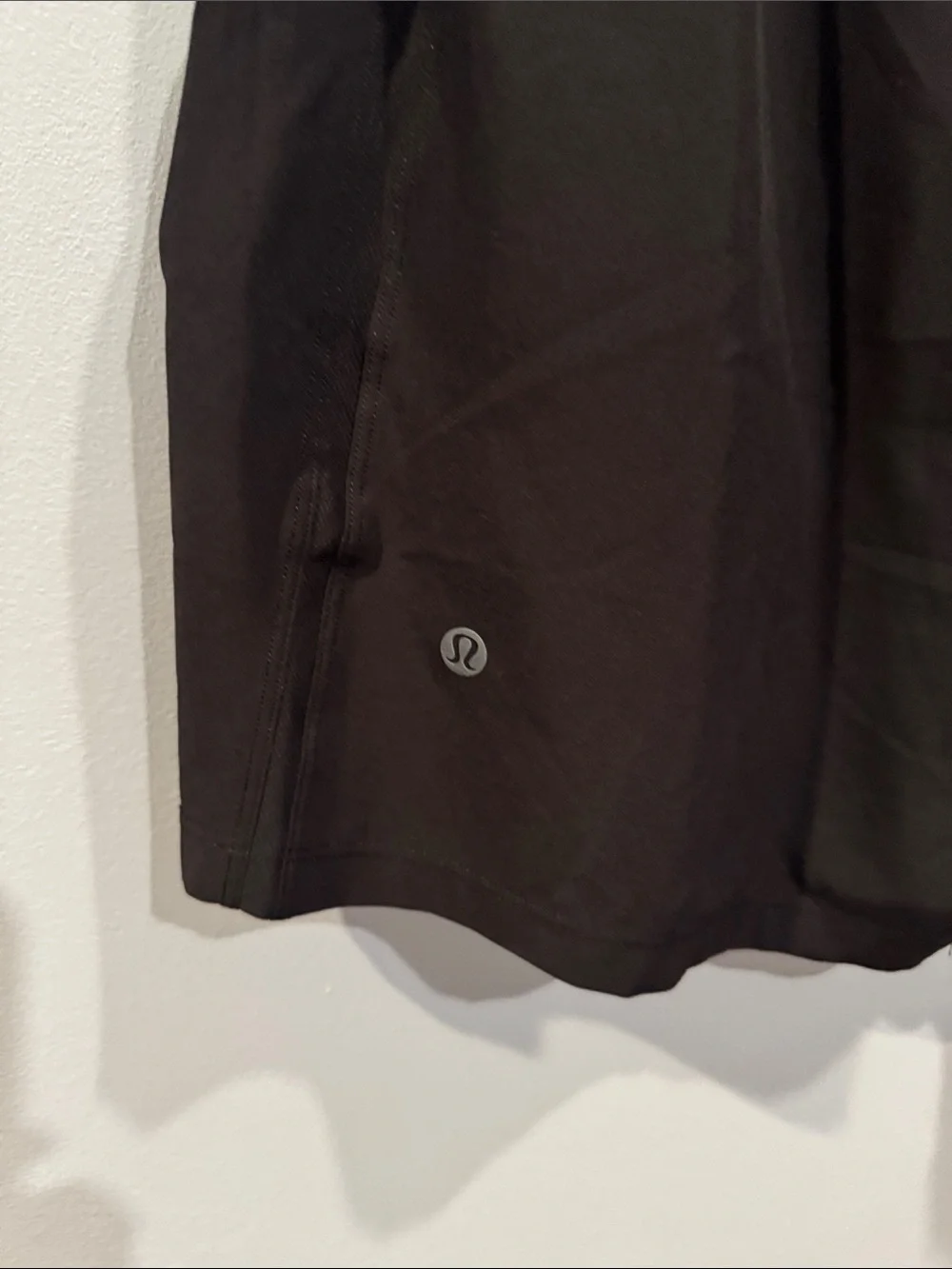 Lululemon Men’s black athletic Breaker shorts Large